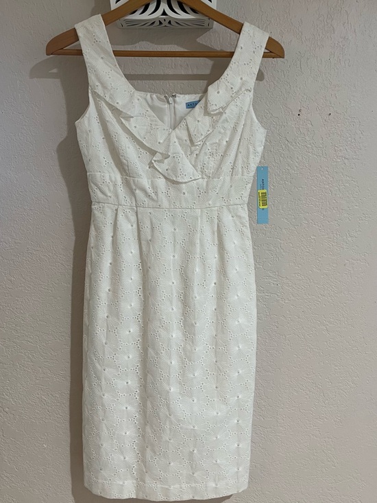 ANTONIO MELANI Dresses & Skirts - ANTONIO MELANI White Floral Eyelet Sheath dress, size 0